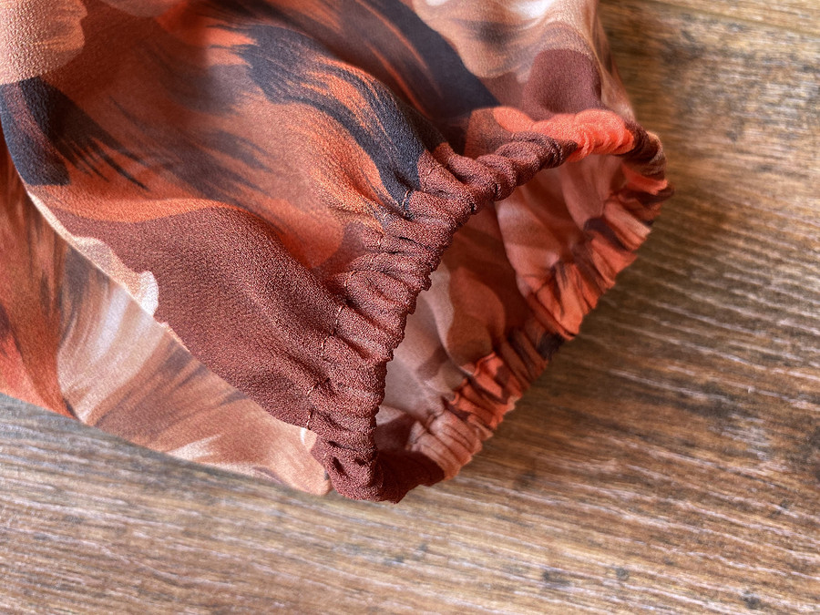 Азы шитья: как выполнить эластичную кулиску по нижнему краю рукава