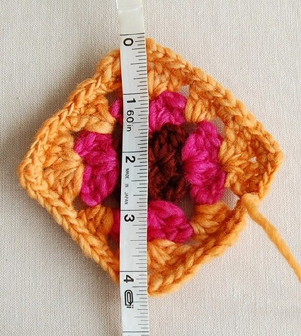 Следки крючком из бабушкиного квадрата. Работа Alise Crochet
