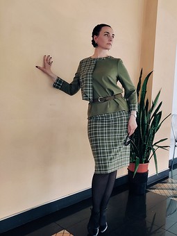 Работа с названием Офисный комплект из костюмной шерсти: юбка и блузка