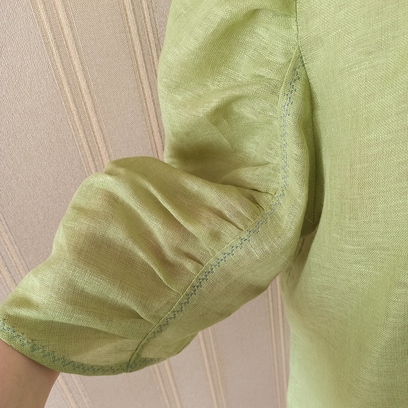 Блузка из льняной вуали оттенка «Оливка» от MarSel