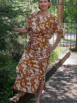 Костюм из льна с желтыми листьями: юбка и блузка