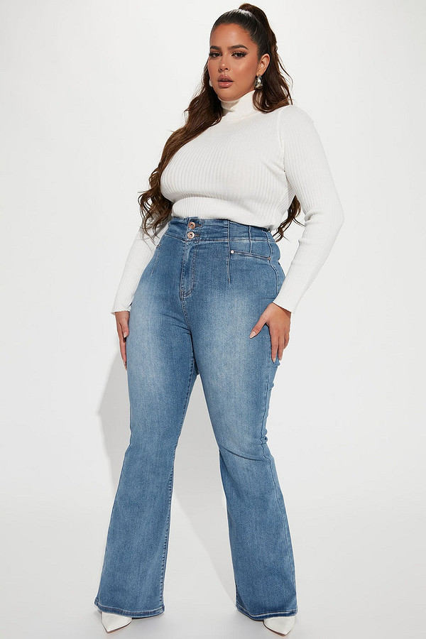 Расклешенные джинсы – кому идут и с чем носить, чтобы выглядеть стильно?