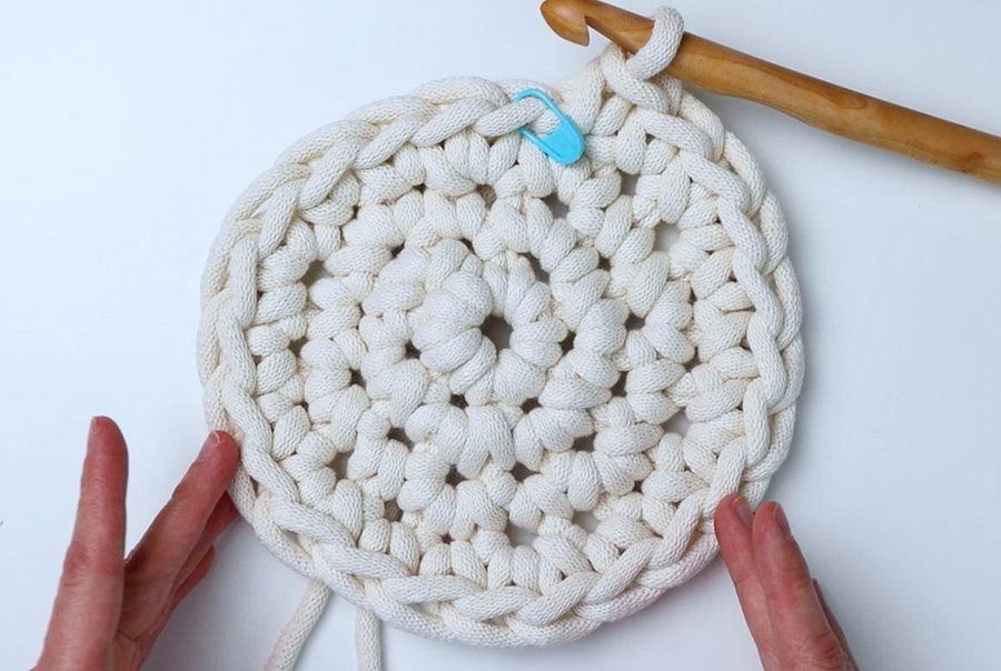 Вязание ковриков крючком: 3 самых простых и красивых варианта для начинающих