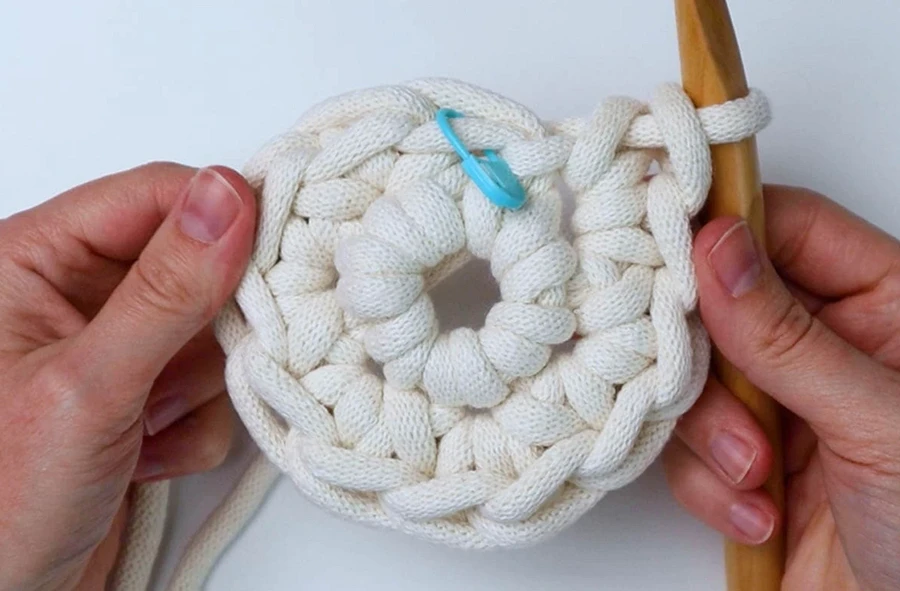 Вязание ковриков крючком: 3 самых простых и красивых варианта для начинающих