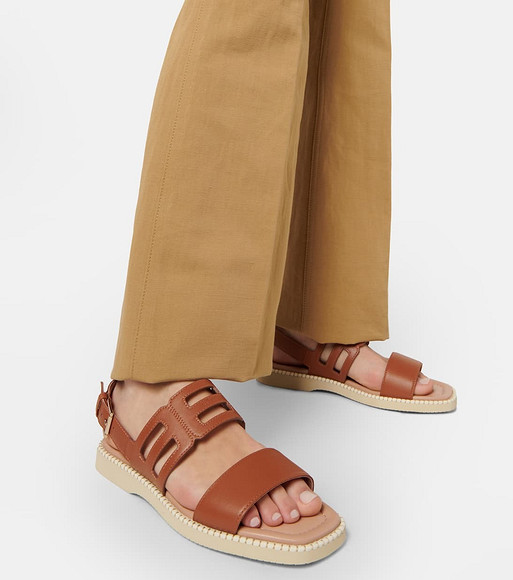 Как выглядят самые модные сандалии лета-2023