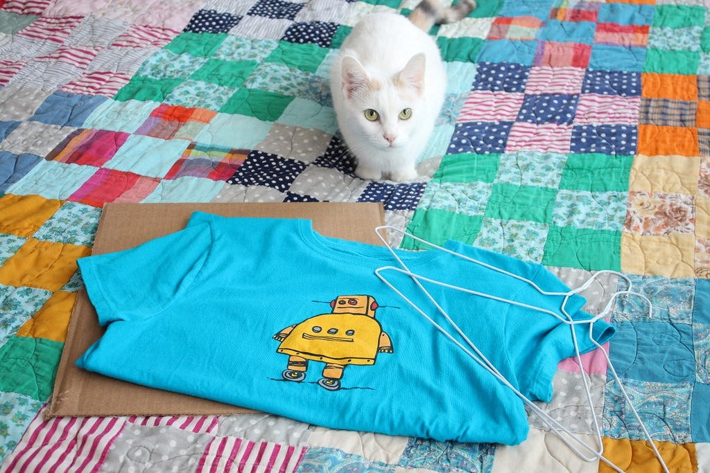 Как сделать домик из футболки для кота или кошки: простой мастер-класс —  BurdaStyle.ru