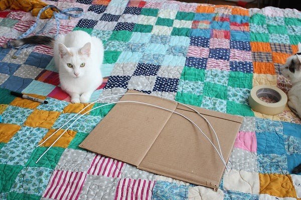 Как сделать домик из футболки для кота или кошки: простой мастер-класс