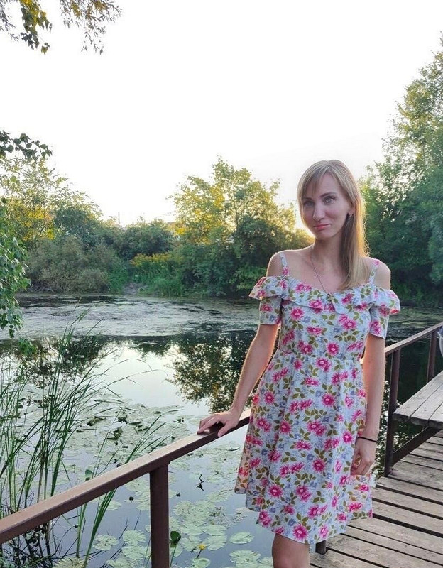 Платье с открытыми плечами от Анастасия Краюшкина
