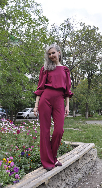 Пурпурно-бордовые блуза и брюки от F0XY