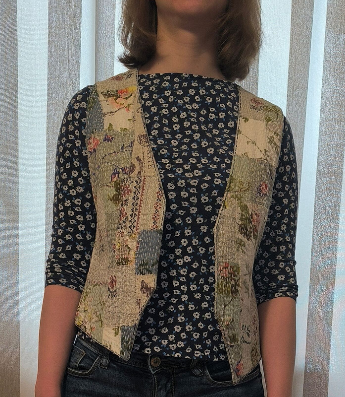 Жилетка из драпа. Жилеты шитые. Оригинальные жилеты из ткани. Жилет женский лоскутный. Пошив женской жилетки.