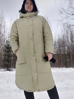 Утеплённое пальто с капюшоном