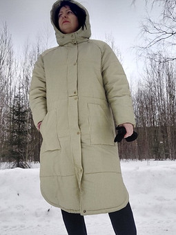 Утеплённое пальто с капюшоном