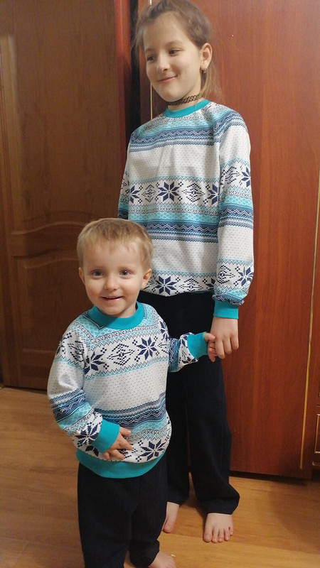 Пуловер из вязаного полотна для внучки от Patrolaj