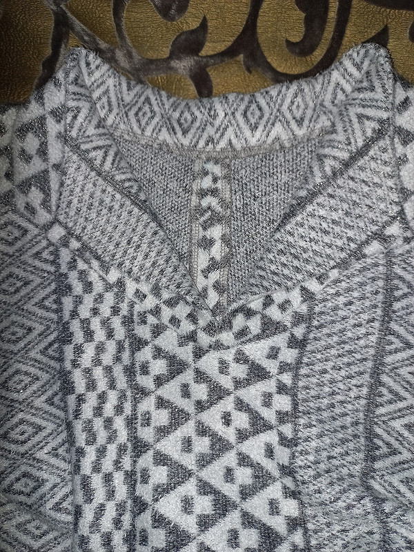 Теплый пуловер от Taura