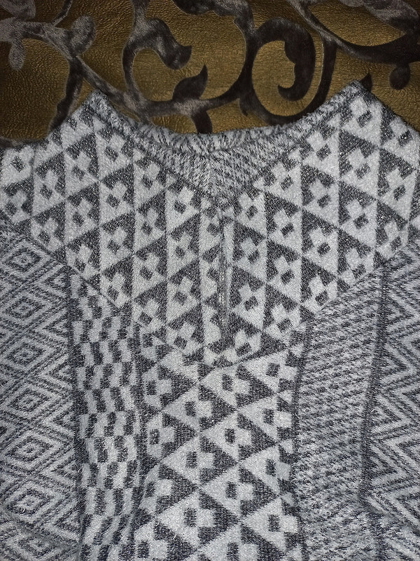 Теплый пуловер от Taura