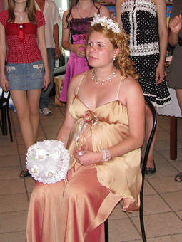 Работа с названием Нетрадиционное свадебное платье для беременной невесты