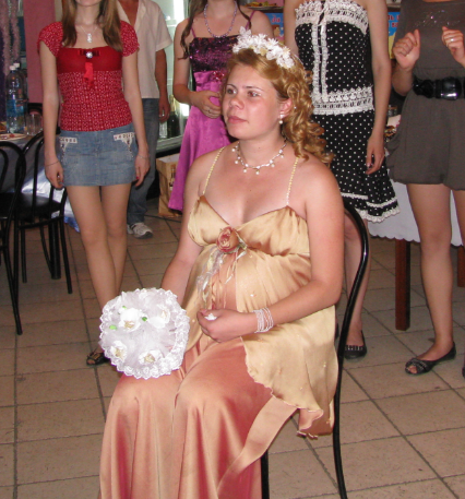 Нетрадиционное свадебное платье для беременной невесты от reGina