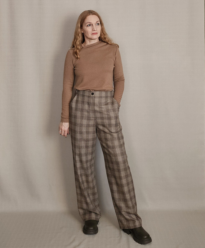 Пуловер с молнией и брюки от Elena Leo