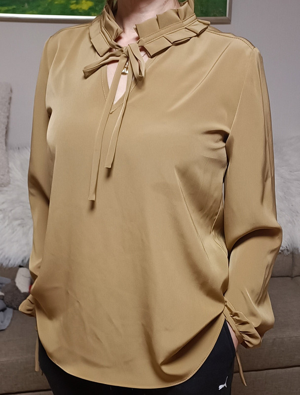 Блузка с необычным воротничком от Анжелика Лейтнер