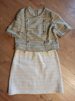 Работа с названием Комплект из твида: блузка и юбка