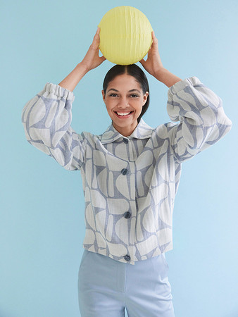 Модель блузона с объёмными рукавами детали