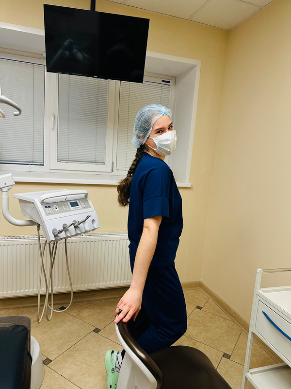 Брючный костюм «Будни стоматолога» от Julietta Vizer