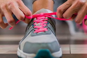Как завязать шнурки: 8 необычных способов для разной обуви и формы стопы