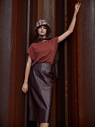 Зауженный книзу топ широкого кроя