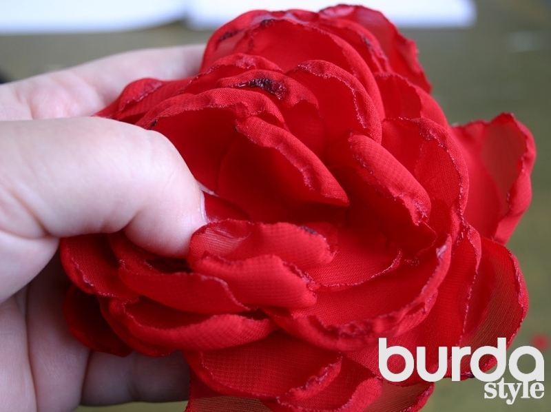 Делаем розы из ткани для подхватов - пошаговая инструкция