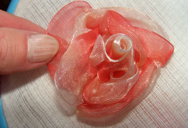 Вышивка атласными лентами: розы