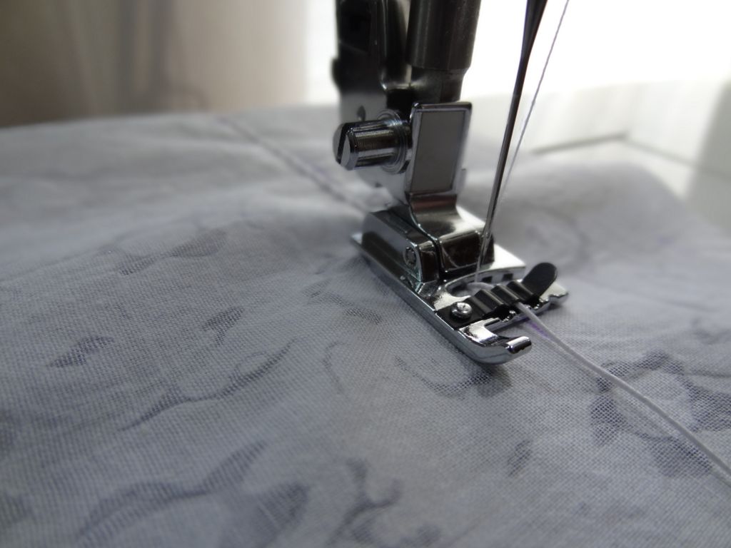 Что такое нитка резинка и как ее применять в шитье на машинке и вязании