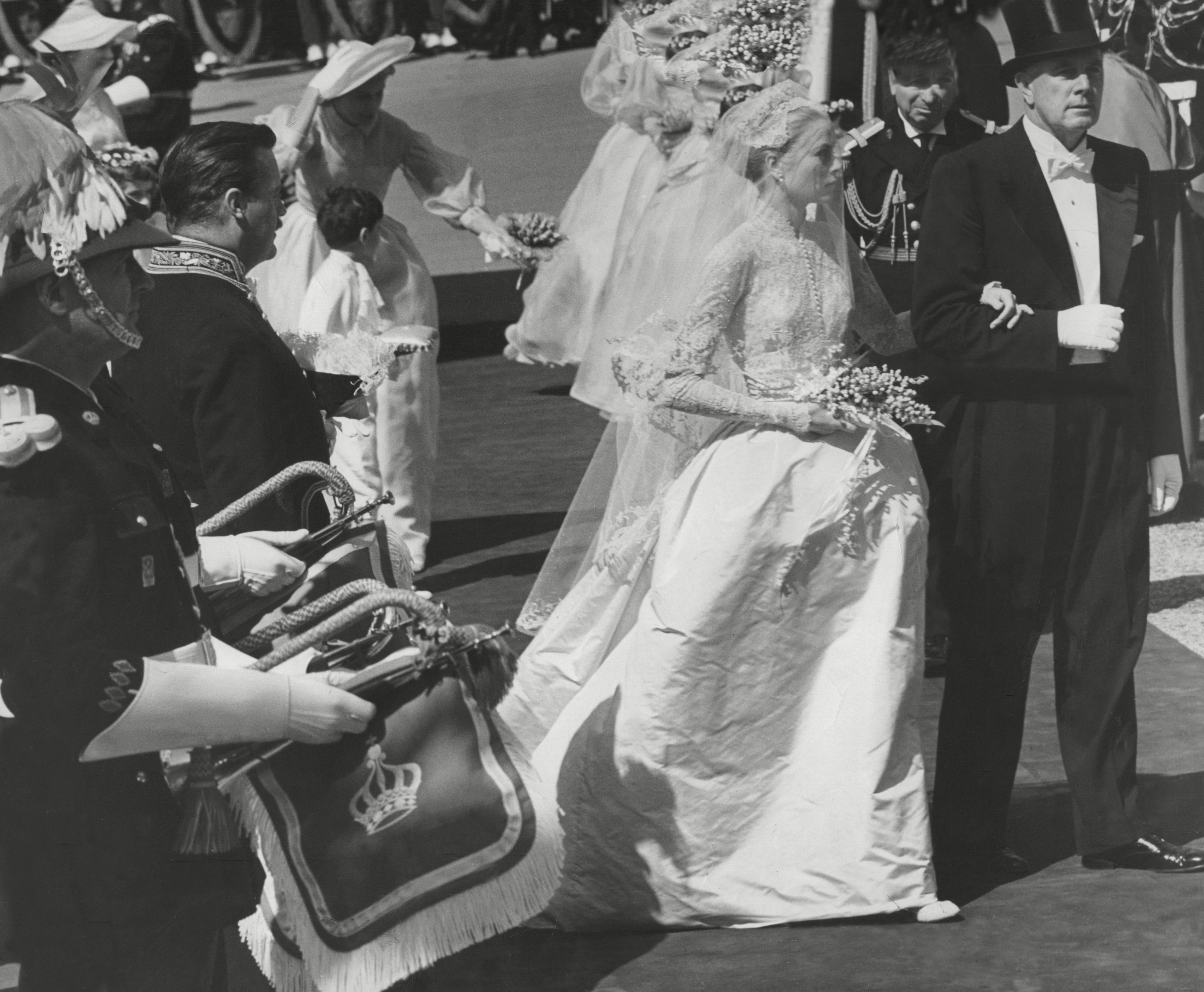 От Грейс Келли до Кейт Миддлтон: свадебные платья, вошедшие в историю