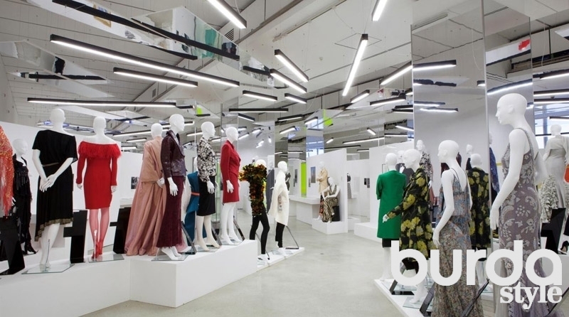 В Лондоне открылась выставка «Мода и власть»