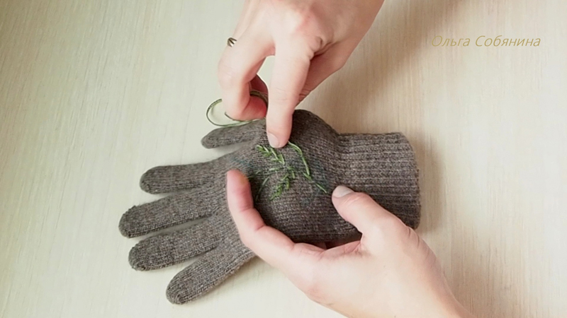 Вышивка на перчатках «Веточка мимозы» своими руками