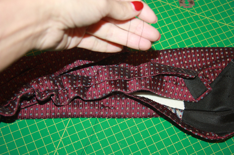 Воротник из мужского галстука: фото идеи