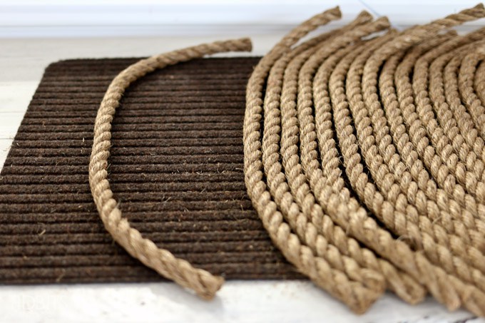Очаровательный придверный коврик из скучной верёвки своими руками - Модный интерьер