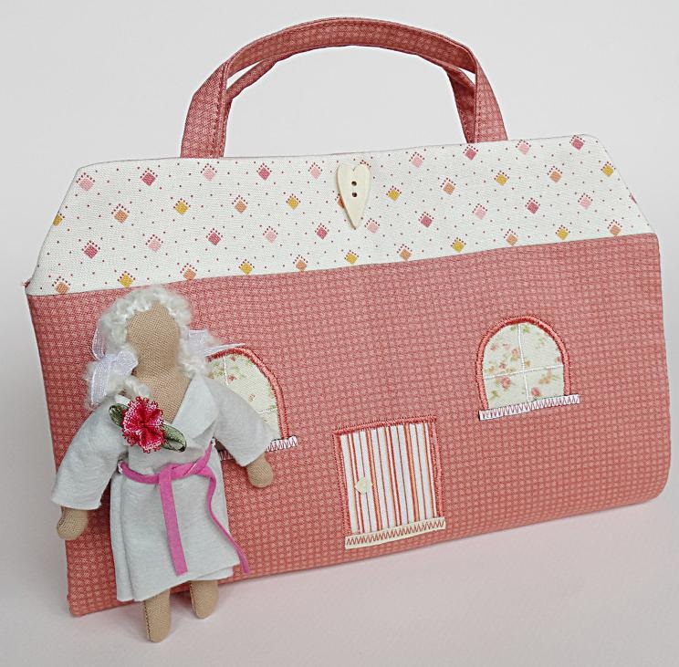 Детская сумочка с куклой: интересная идея для дочки