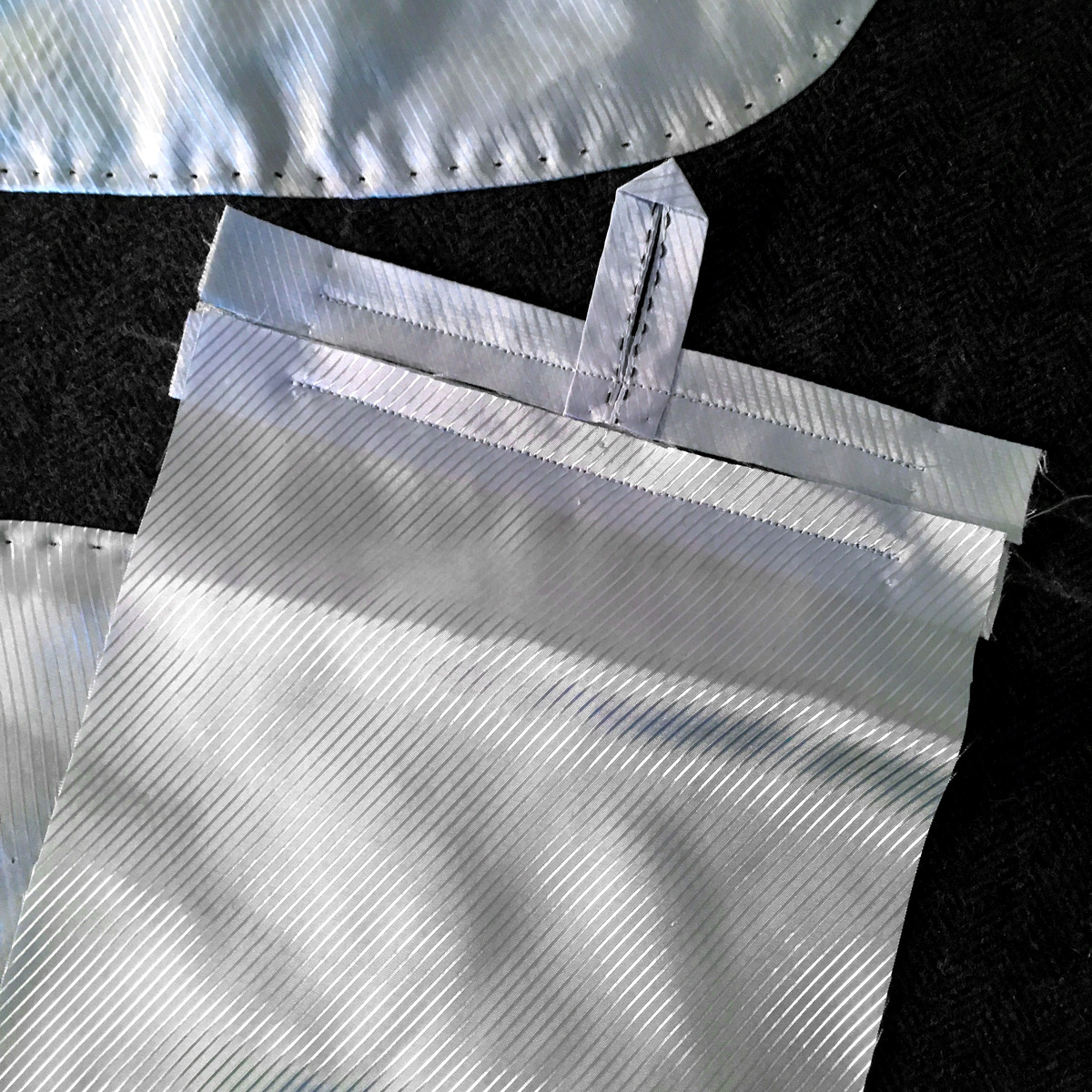 Обработка внутреннего кармана в верхней одежде