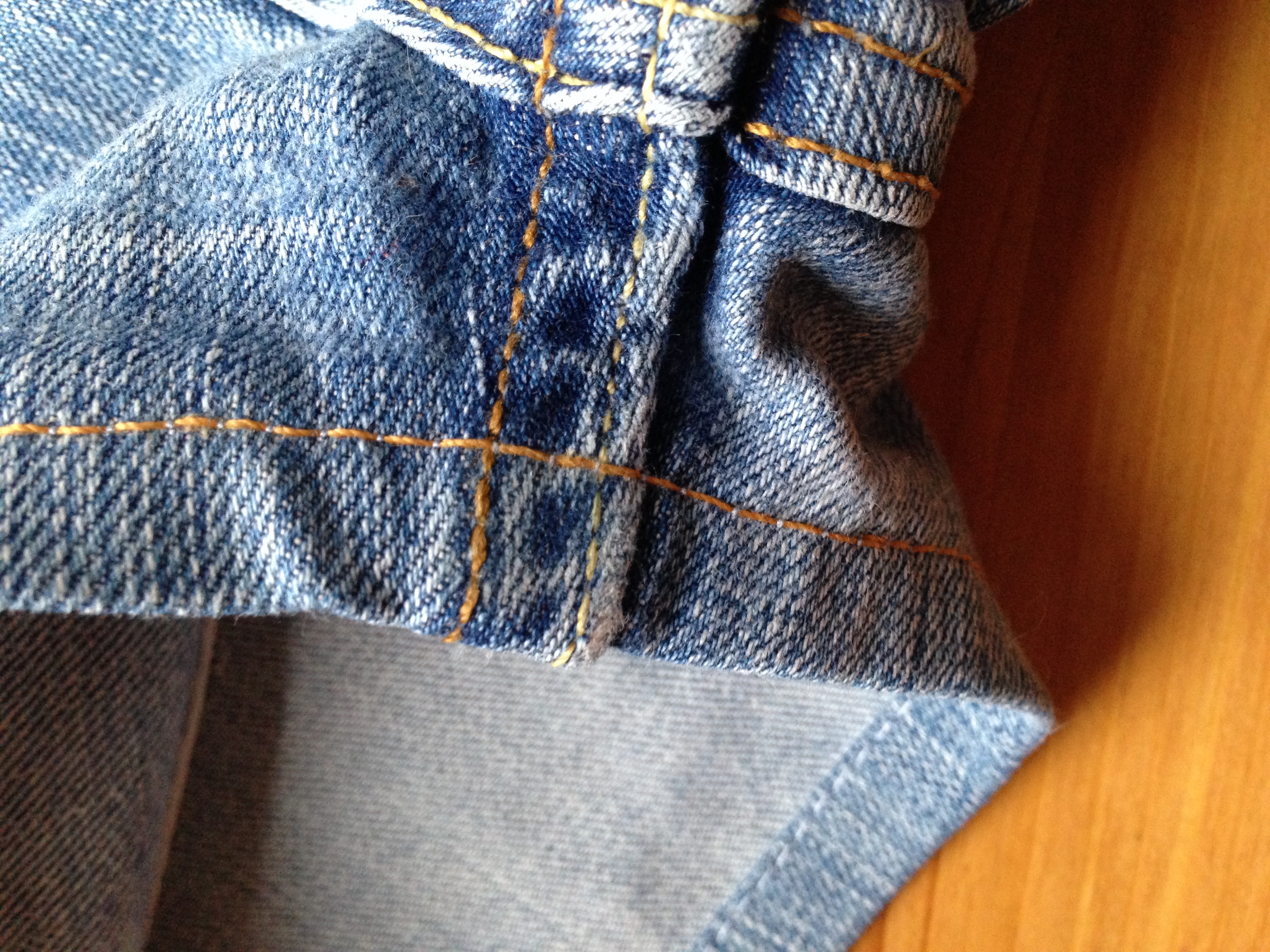Как подшить джинсовые шорты с помощью пластины для трудных мест 