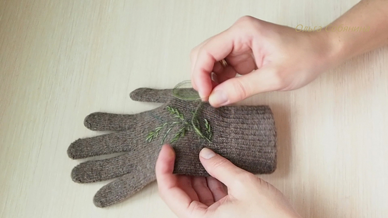 Вышивка на перчатках «Веточка мимозы» своими руками