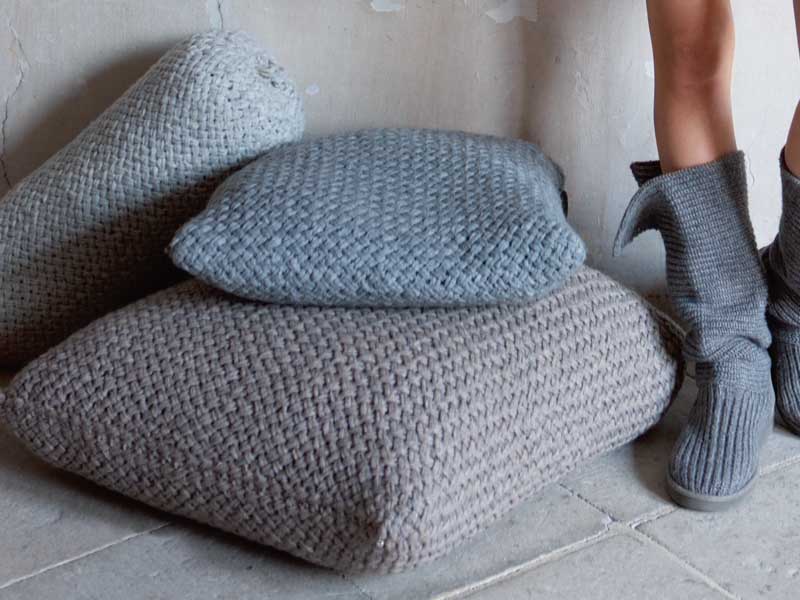 Купить Вязаные подушки на заказ по доступным ценам от производителя оптом | Текстильпринт, Москва